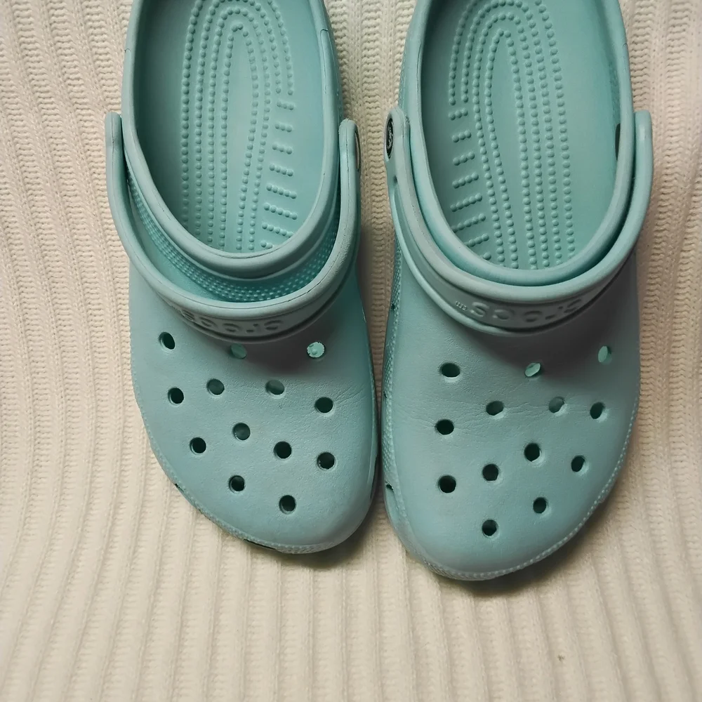 Crocks Classic Clogs In Blue/green Teal Color. Unisex Size Men's 8 Women's 10.